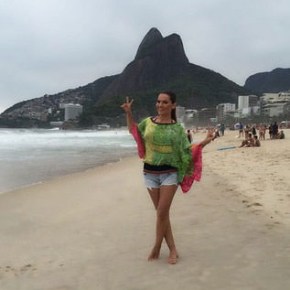 BREZİLYA’DAN DEMET AKALIN&nbsp;GEÇTİ