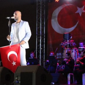 SONER SARIKABADAYI, GAZİOSMANPAŞA’DA SAHNEDEYDİ