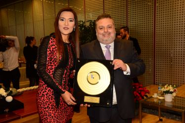 Demet Akalin ve Samsun Demir Altin Plak Foto 2