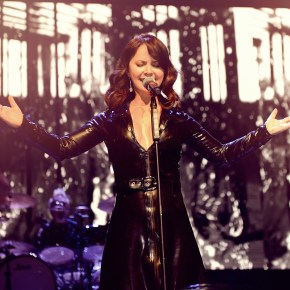 ŞEBNEM FERAH BÜYÜLEDİ