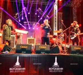 ATHENA İZMİR’DE ONBİNLERLE YENİ YILA&nbsp;GİRDİ