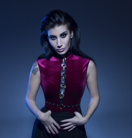 Irem Derici Dantel Fotograf 1 (2)