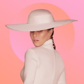 DERYA ULUĞ İLK KEZ YÖNETMEN KOLTUĞUNDA YER&nbsp;ALDI!