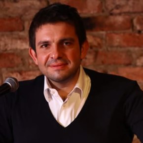 MUSTAFA AKAY YUNANİSTAN’DA!