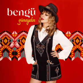 BENGÜ 70’LER MODASINDA BİR BOHEM: “GÜNAYDIN”
