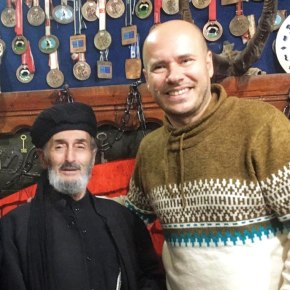 EMRE YÜCELEN,  ARŞİVLİK RÖPORTAJLARINA DEVAM&nbsp;EDİYOR