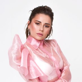 MERVE ÖZBEY’DEN 40 BAŞROLLÜ KLİP “KÜL”!