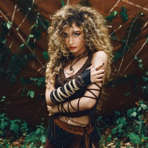 SENA ŞENER’DEN YENİ SİNGLE “AFFETMEM” YAYINDA!