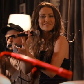 DERYA ULUĞ’DAN AKUSTİK PROJE “SöylüyorDU” !