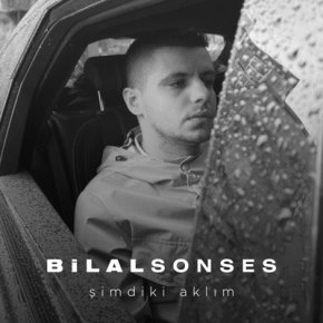 BİLAL SONSES’DEN DOĞDUĞU MAHALLEDE KLİP: “ŞİMDİKİ&nbsp;AKLIM”!