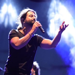 KORAY AVCI İLK KONSERİNDE NİKAH ŞAHİDİ&nbsp;OLDU!