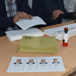 2023 SEÇİMLERİNDE ÜNLÜLER SANDIK&nbsp;BAŞINDAYDI!