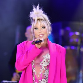 AJDA PEKKAN IŞIĞIYLA BOĞAZ’I&nbsp;AYDINLATTI!