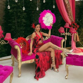 ZEYNEP BASTIK 30 YAŞINA ROMAN HAVASI İLE&nbsp;GİRDİ!