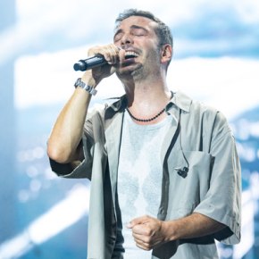 OĞUZHAN KOÇ’A PANKARTLA&nbsp;SESLENDİLER!